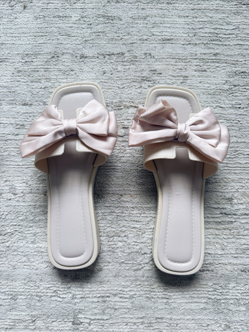 Bow Slide Sandals in Light Pink (Size 38/39 Euro)